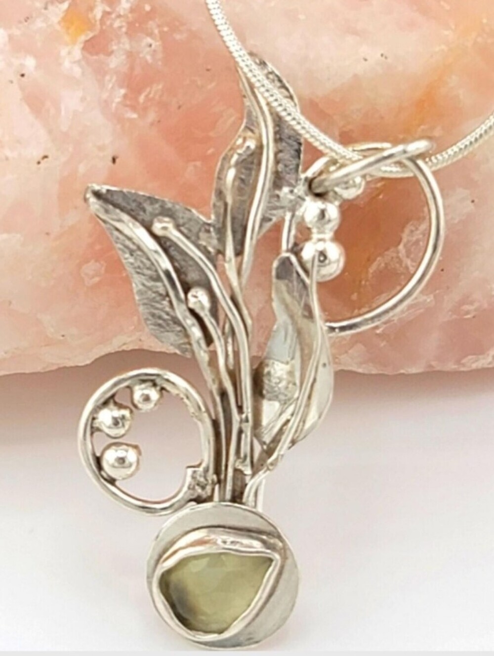 PERIDOT FLOWERS PENDANT HANDMADE IN STERLING SILVER METAL WITH 17" SS CHAIN